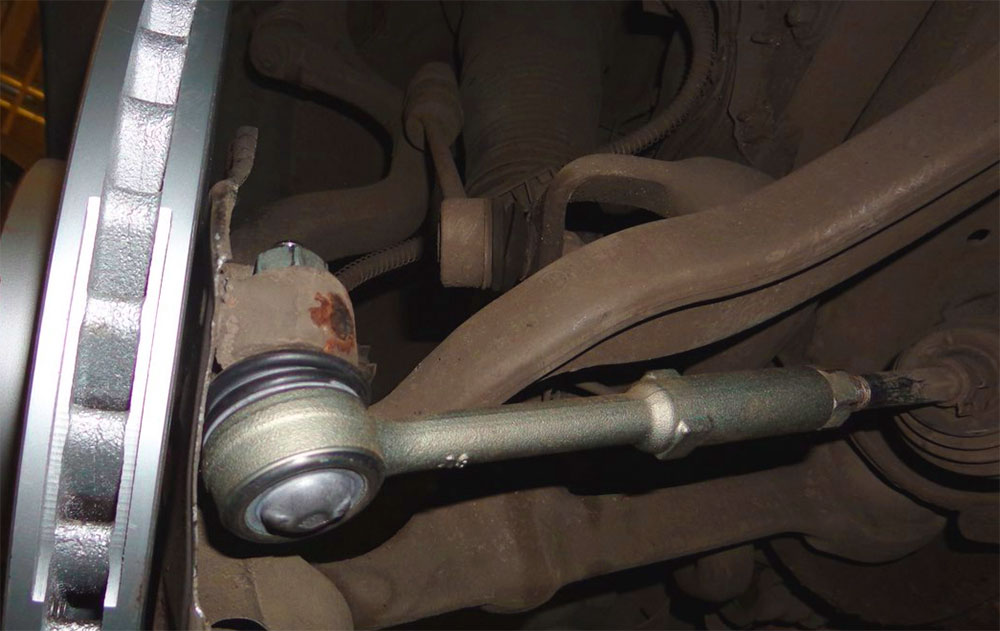Самостоятельный ремонт рулевого управления: Замена рулевых наконечников